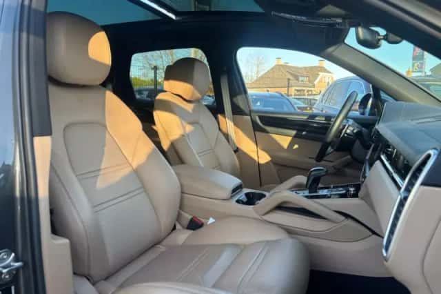 Porsche Cayenne (2018) thumbnail 10