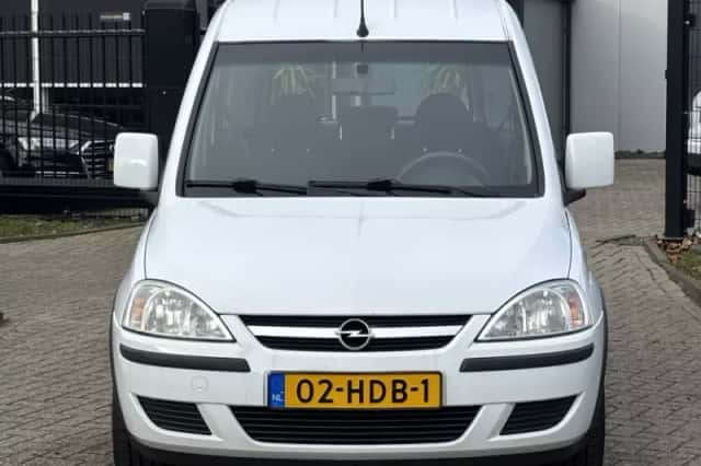 Opel Combo (2008) thumbnail 2