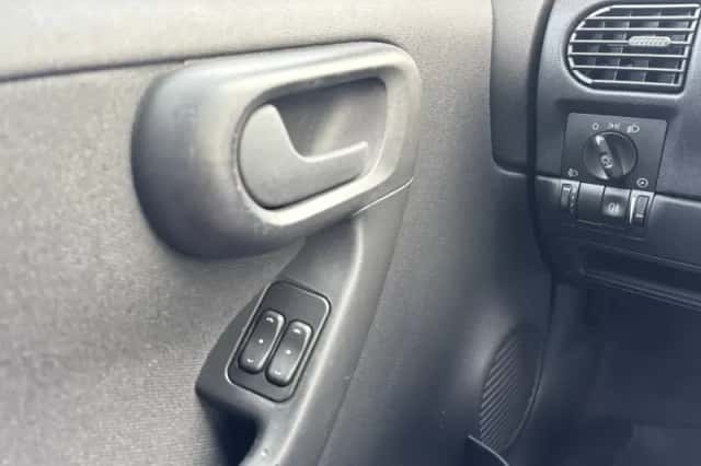 Opel Combo (2008) thumbnail 17