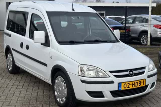 Opel Combo (2008) thumbnail 3