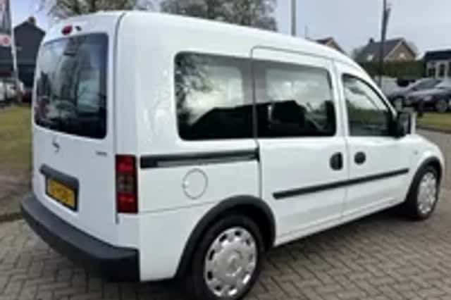 Opel Combo (2008) thumbnail 25
