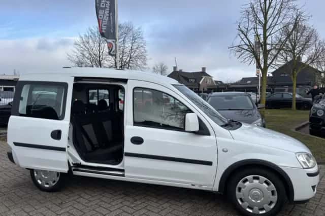 Opel Combo (2008) thumbnail 9