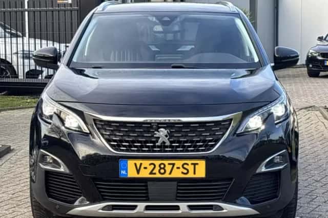 Peugeot 5008 (2017) thumbnail 2