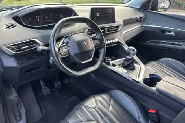 Peugeot 5008 (2017) thumbnail 13