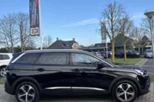 Peugeot 5008 (2017) thumbnail 23