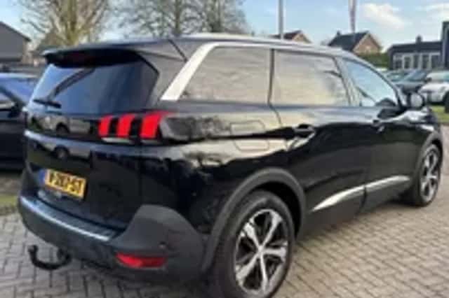 Peugeot 5008 (2017) thumbnail 24