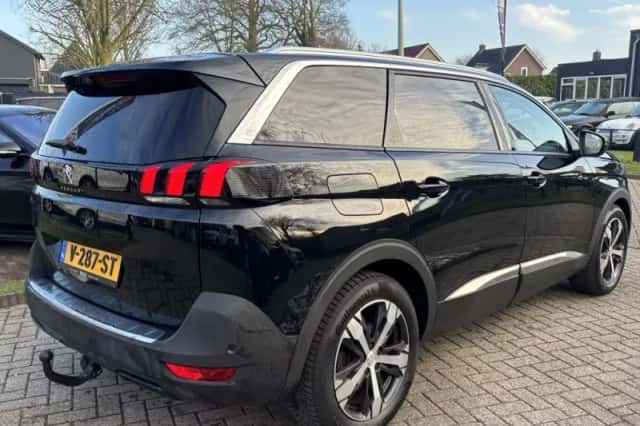 Peugeot 5008 (2017) thumbnail 5