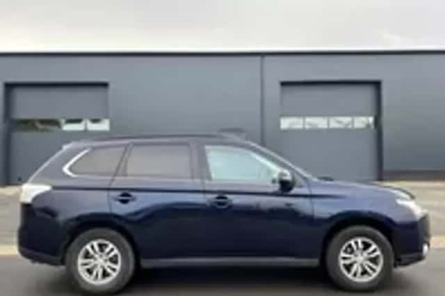 Mitsubishi Outlander (2013) thumbnail 17