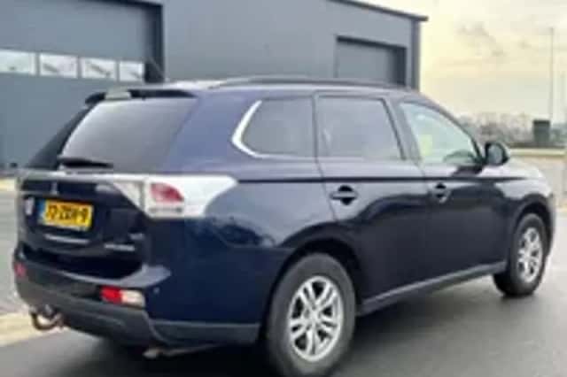 Mitsubishi Outlander (2013) thumbnail 18
