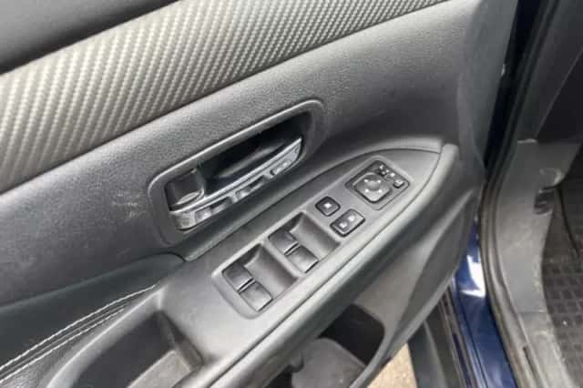 Mitsubishi Outlander (2013) thumbnail 10