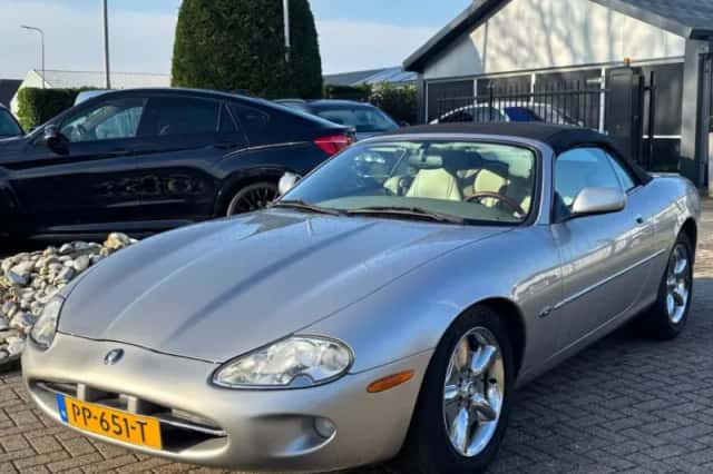 Jaguar XK8 (1999) thumbnail 1