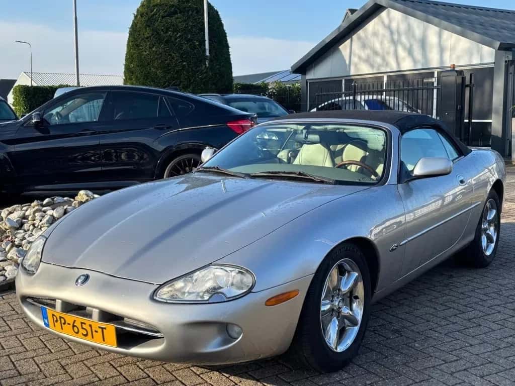 Jaguar XK8 (1999) — foto 1