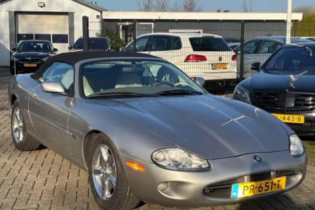 Jaguar XK8 (1999) thumbnail 3