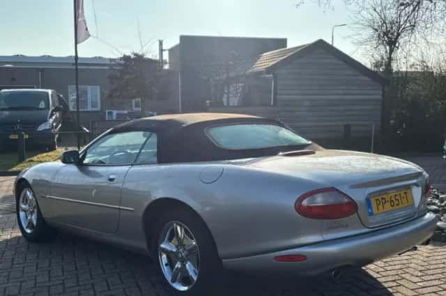 Jaguar XK8 (1999) thumbnail 8