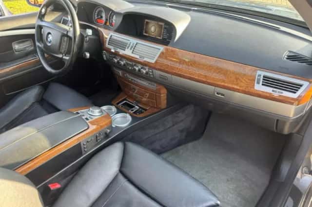 BMW 7-Serie (2005) thumbnail 7
