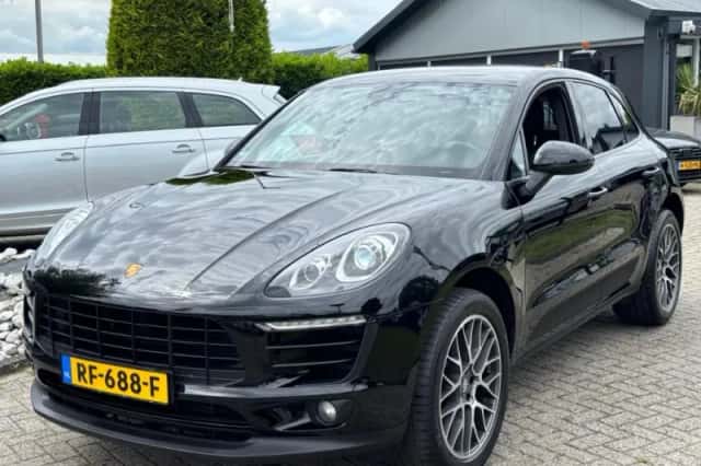 Porsche Macan (2016) thumbnail 1
