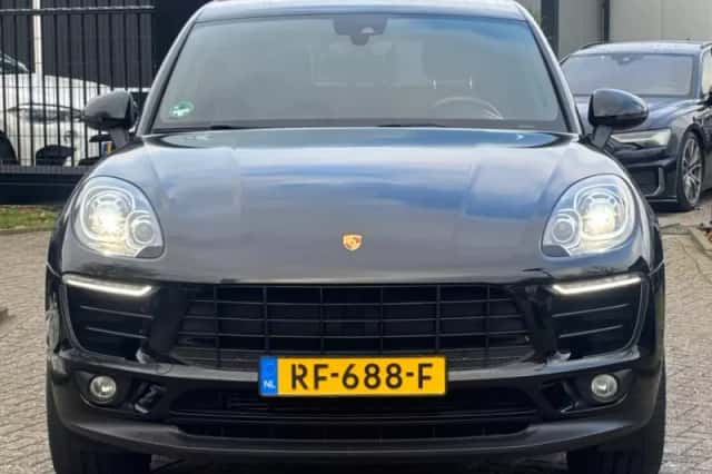 Porsche Macan (2016) thumbnail 2