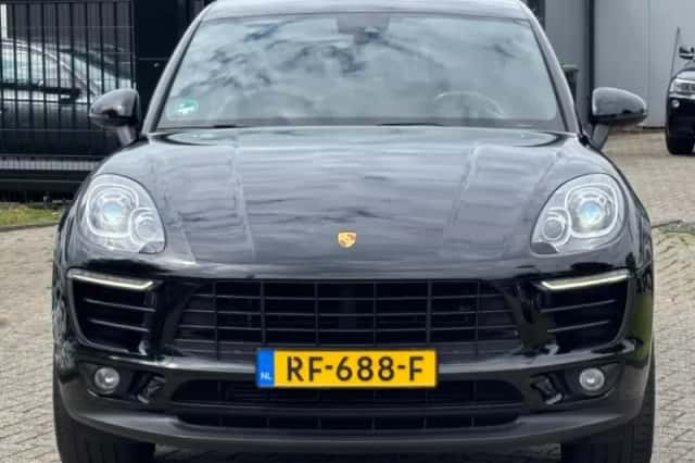Porsche Macan (2016) thumbnail 2