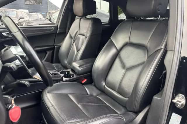 Porsche Macan (2016) thumbnail 12
