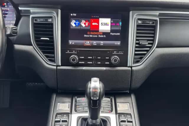 Porsche Macan (2016) thumbnail 18