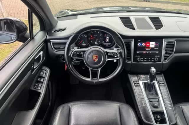 Porsche Macan (2016) thumbnail 9