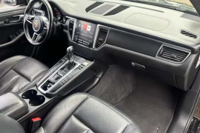 Porsche Macan (2016) thumbnail 10