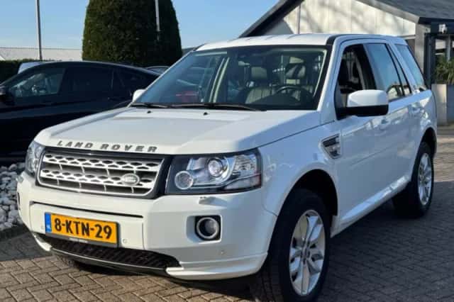 Land Rover Freelander (2013) thumbnail 1