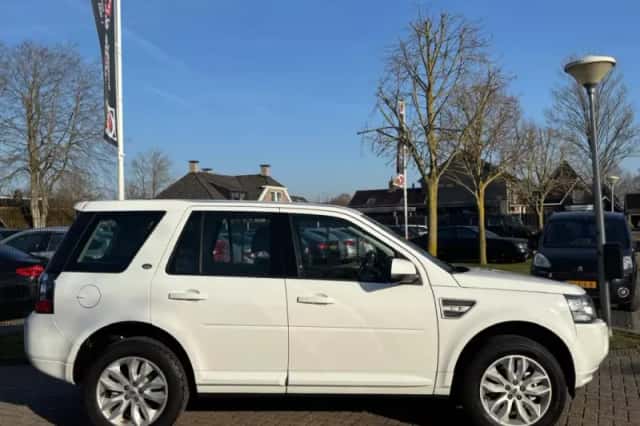 Land Rover Freelander (2013) thumbnail 4
