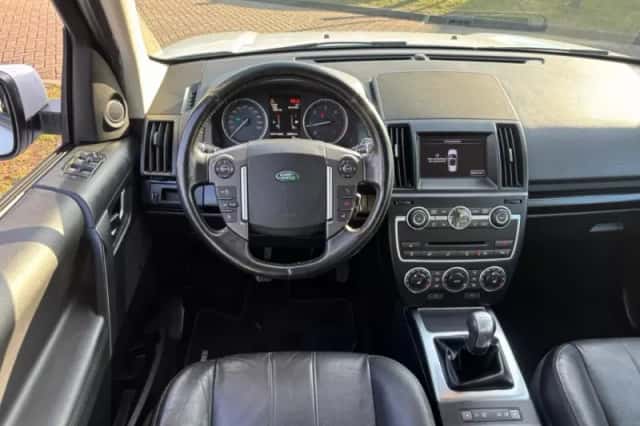 Land Rover Freelander (2013) thumbnail 9