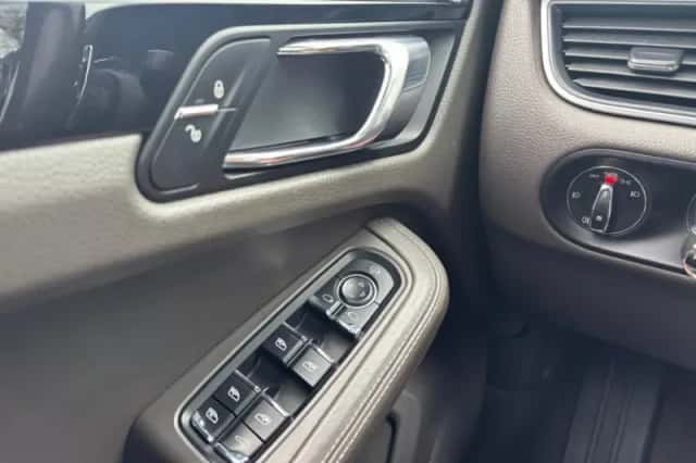 Porsche Macan (2014) thumbnail 21