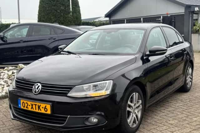 Volkswagen Jetta (2012) thumbnail 1