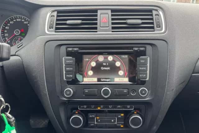 Volkswagen Jetta (2012) thumbnail 11