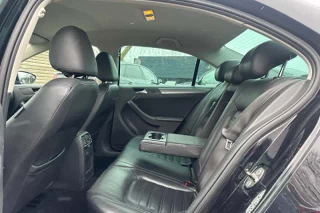 Volkswagen Jetta (2012) thumbnail 14