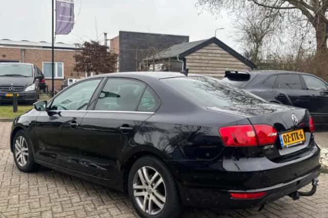 Volkswagen Jetta (2012) thumbnail 5