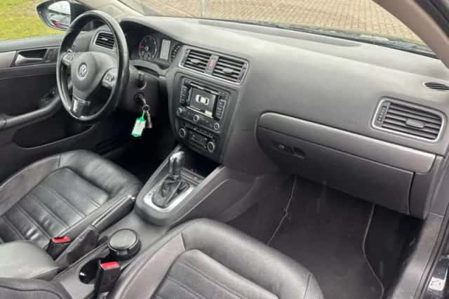 Volkswagen Jetta (2012) thumbnail 7