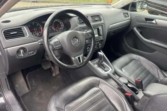 Volkswagen Jetta (2012) thumbnail 8