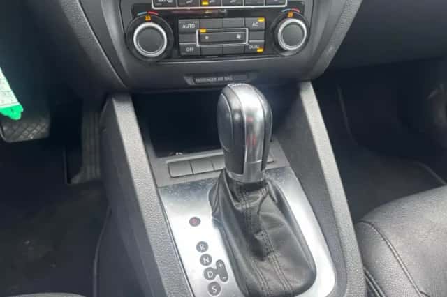 Volkswagen Jetta (2012) thumbnail 10