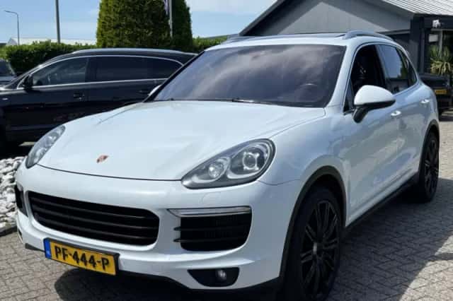 Porsche Cayenne (2015) thumbnail 1