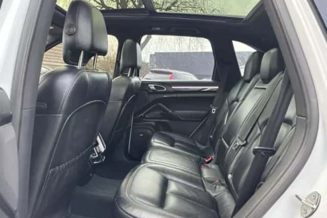 Porsche Cayenne (2015) thumbnail 11