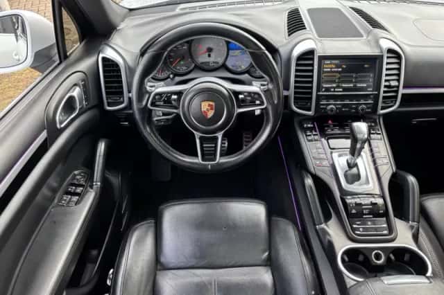 Porsche Cayenne (2015) thumbnail 12