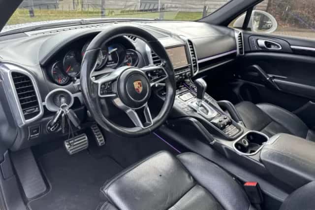 Porsche Cayenne (2015) thumbnail 13