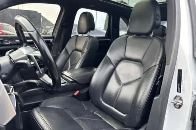 Porsche Cayenne (2015) thumbnail 14