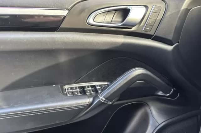 Porsche Cayenne (2015) thumbnail 18