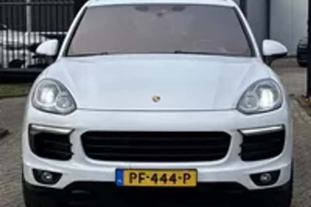 Porsche Cayenne (2015) thumbnail 21