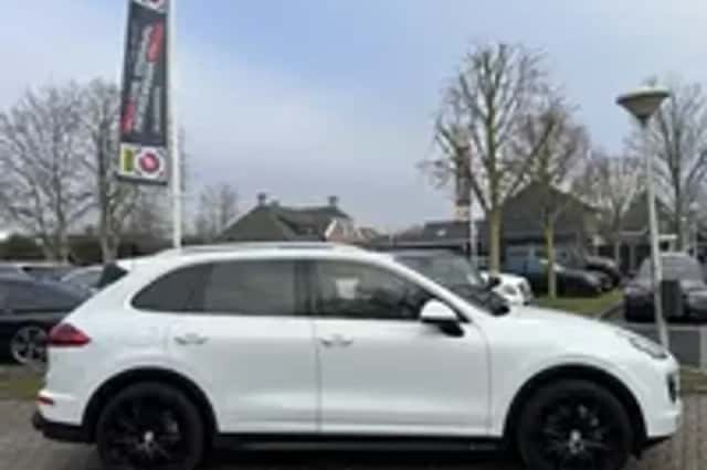 Porsche Cayenne (2015) thumbnail 23