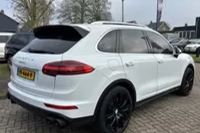 Porsche Cayenne (2015) thumbnail 24