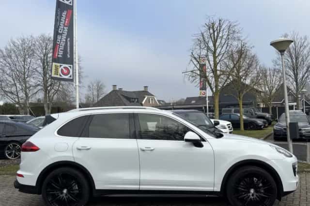 Porsche Cayenne (2015) thumbnail 4