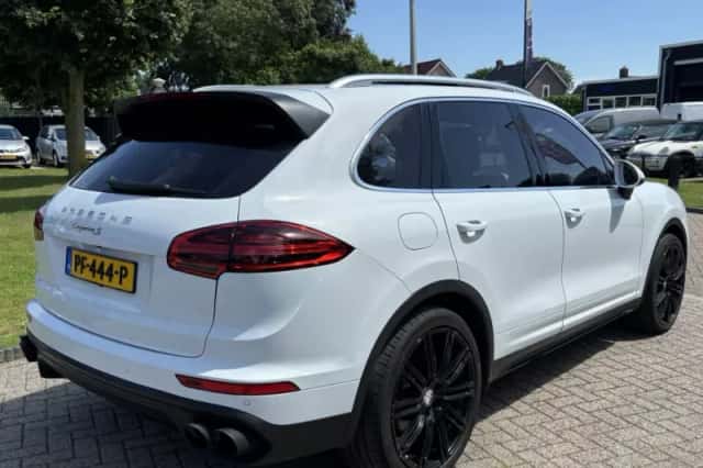 Porsche Cayenne (2015) thumbnail 5
