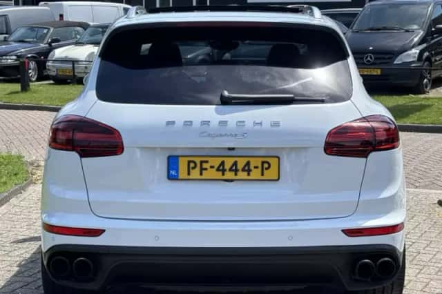Porsche Cayenne (2015) thumbnail 6