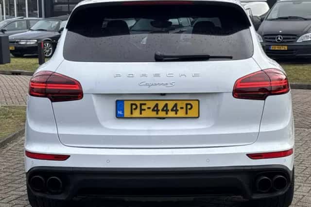Porsche Cayenne (2015) thumbnail 6